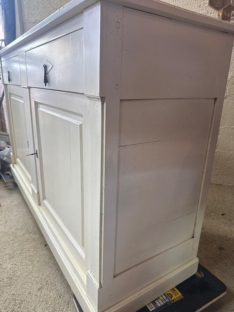 Buffet bas blanc vintage – Meuble de rangement