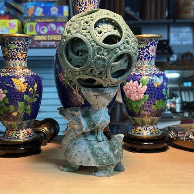 Sculpture Chinoise En Pierre Naturelle Jade Représentant Un dragon Phénix et Une Sphère
