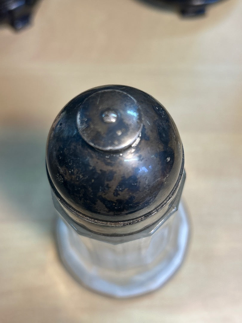 Salière – Ancien – Ustensiles De Cuisine – En Verre