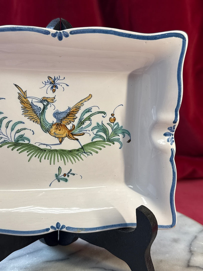 Cendrier en faïence de Moustiers signé Daniel Baudru, décor d’oiseau
