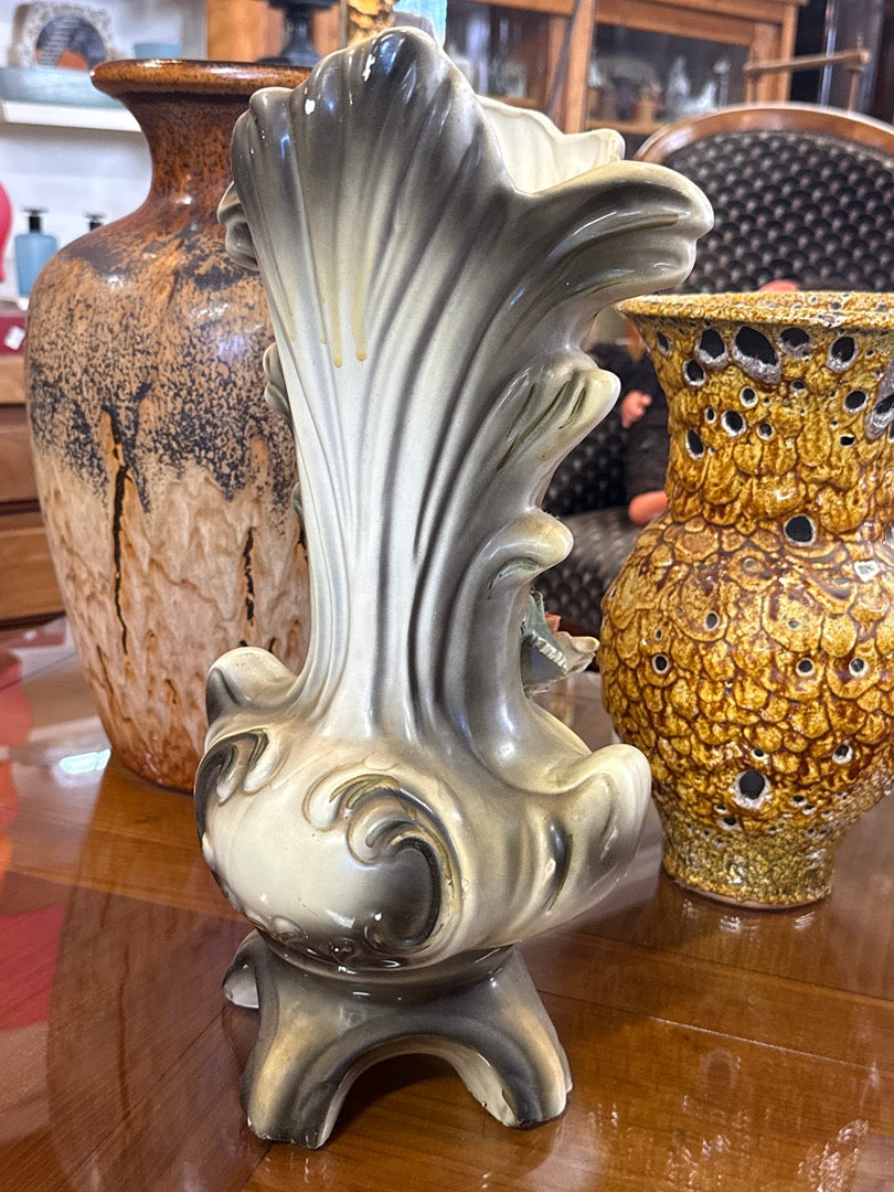 Vase – Capodimonte – Ornements – Barbotine grise rose