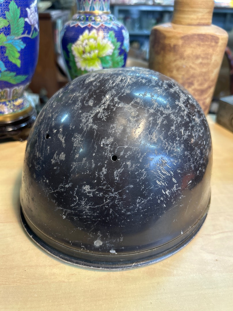 Casque de moto vintage en acier noir – Ancien modèle