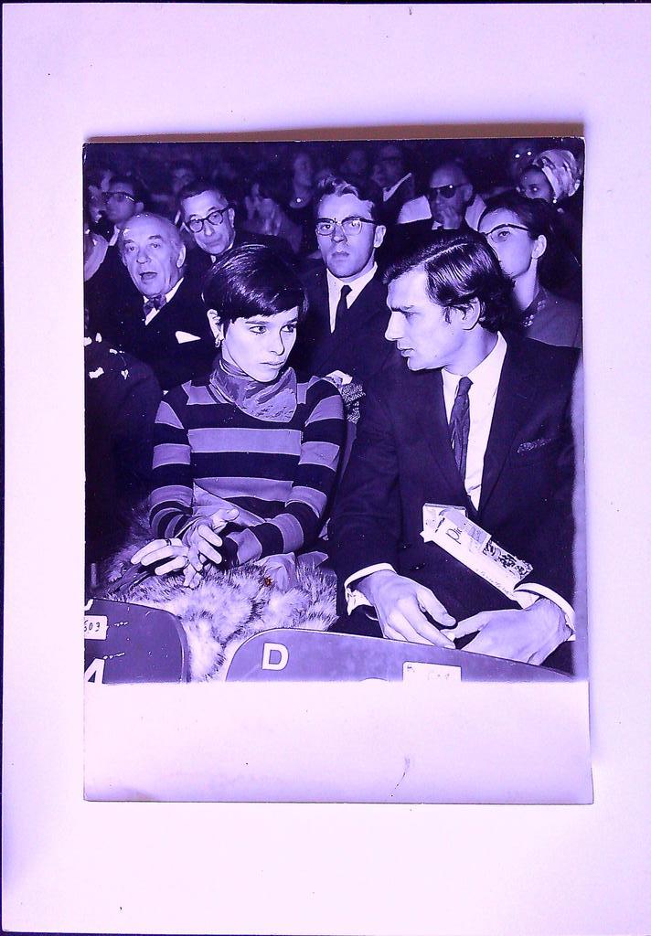 Photographie vintage Geraldine Chaplin hommage à Picasso 1966