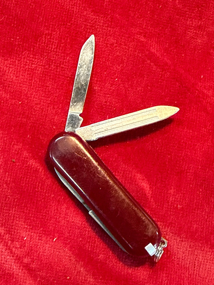 Couteau suisse – Victorinox Classic Hp – Outil – Rouge bordeaux