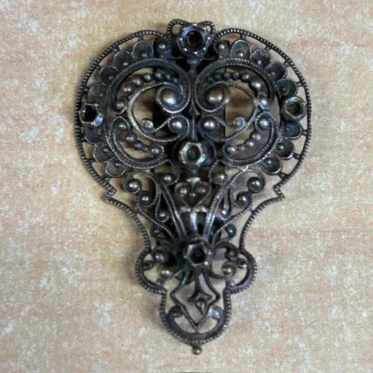 Clip à Robe – Bijoux – Métal Filigrané