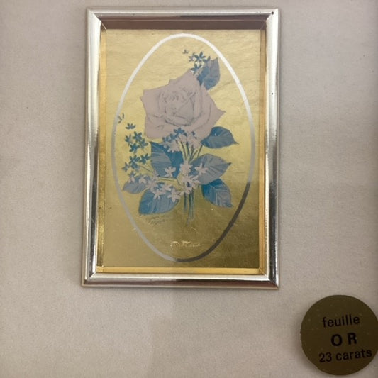 Cadre, représentant une rose sur feuille d'or 23 carats.