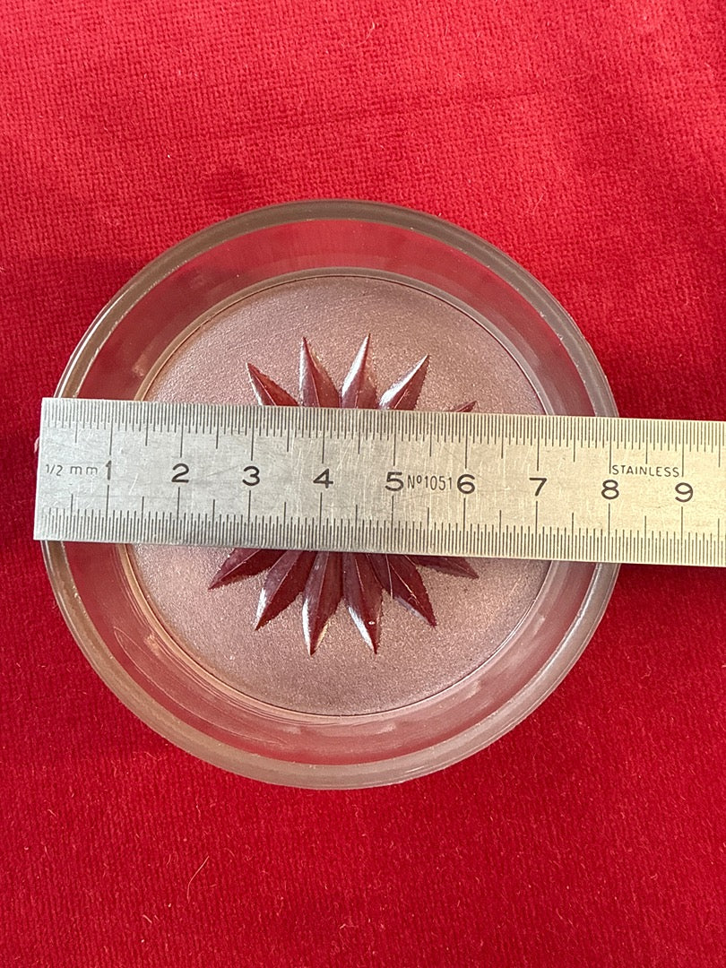 Boîte ronde en verre à fond étoilé, couvercle en métal décor homard