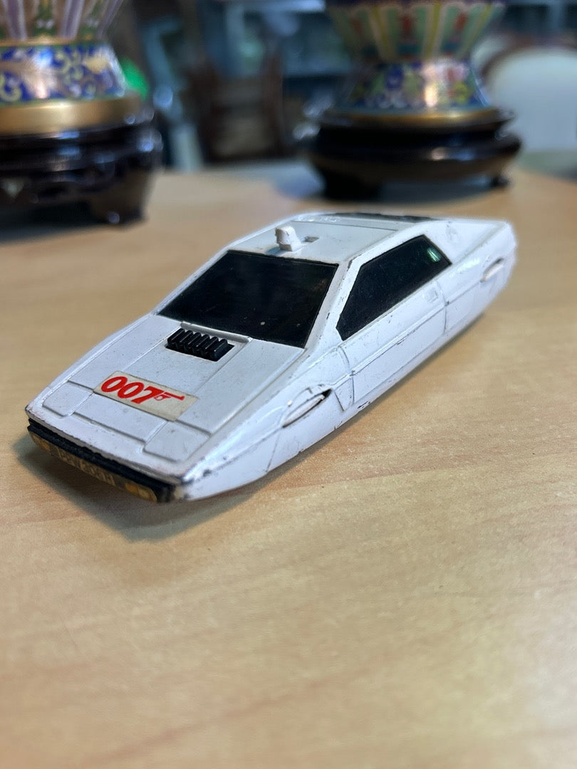 Voiture miniature Lotus Esprit 007 Corgi