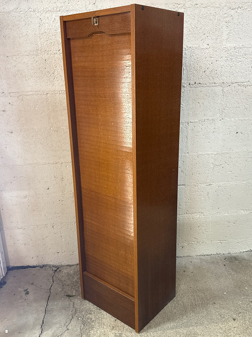 Meuble de rangement vintage – Colonne à rideau en bois