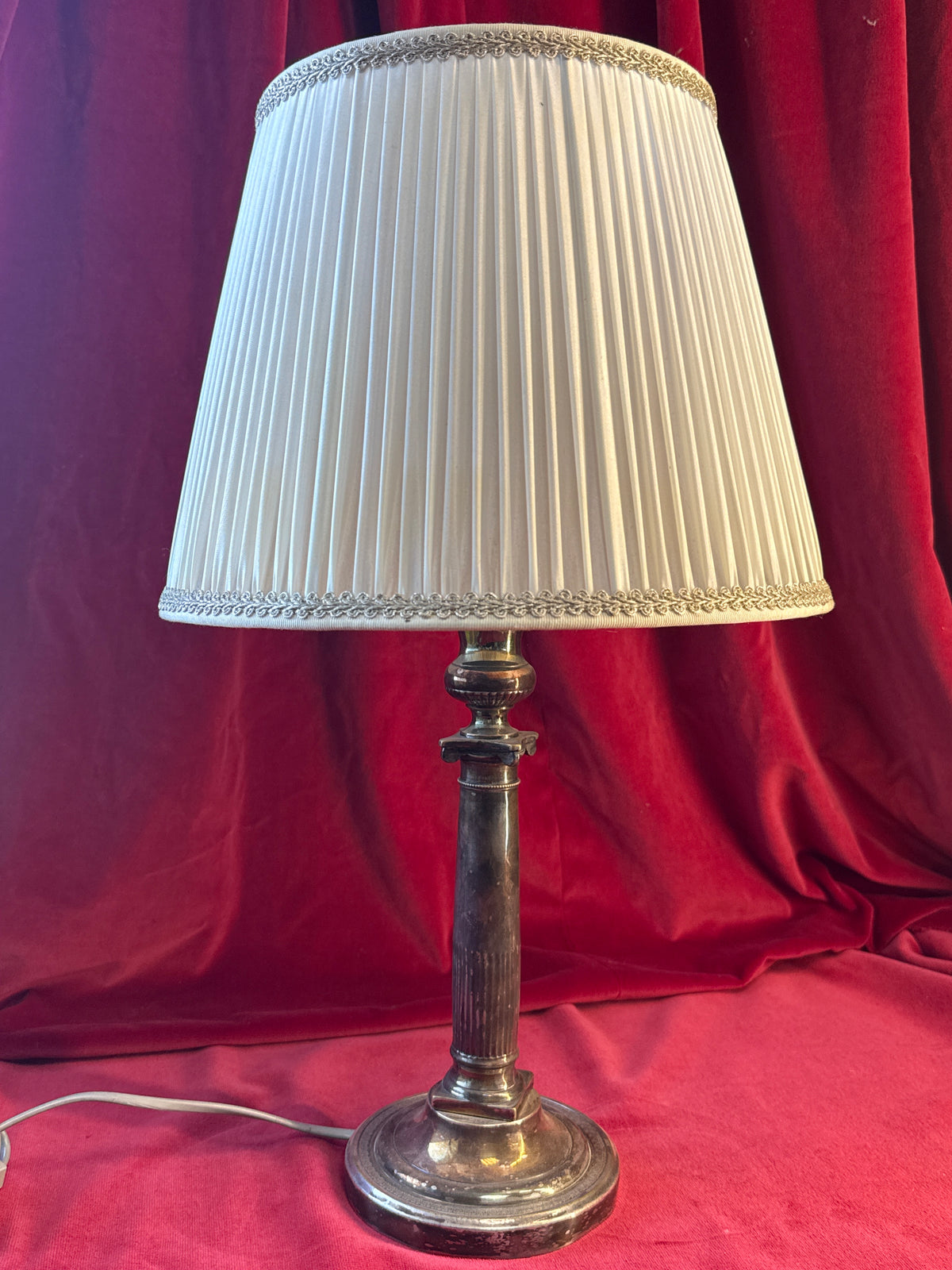 Lampe à poser colonne en métal et abat-jour plissé crème
