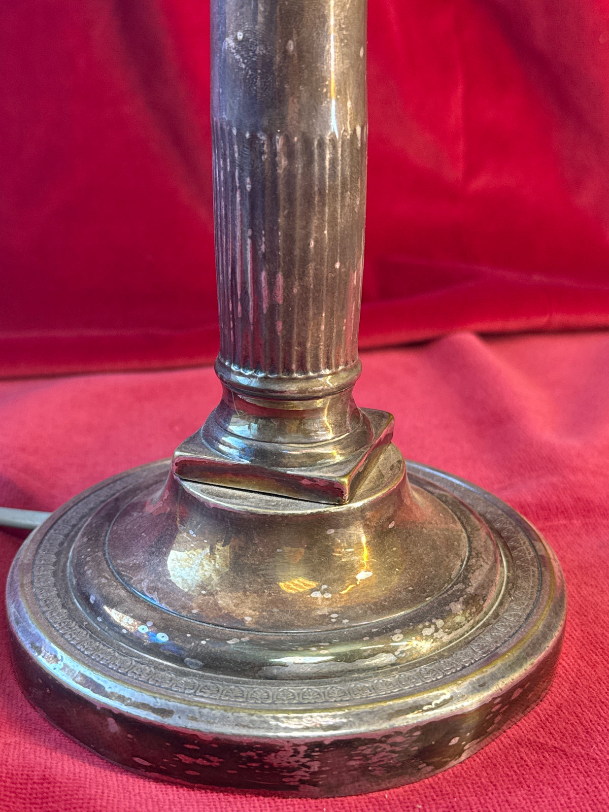 Lampe à poser colonne en métal et abat-jour plissé crème