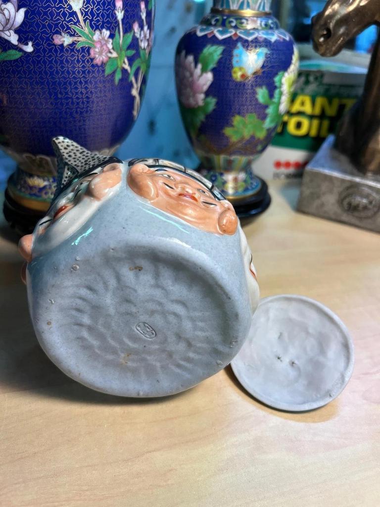 Ancienne Théière ornée de 7 visages de dieux porte-bonheur Banko