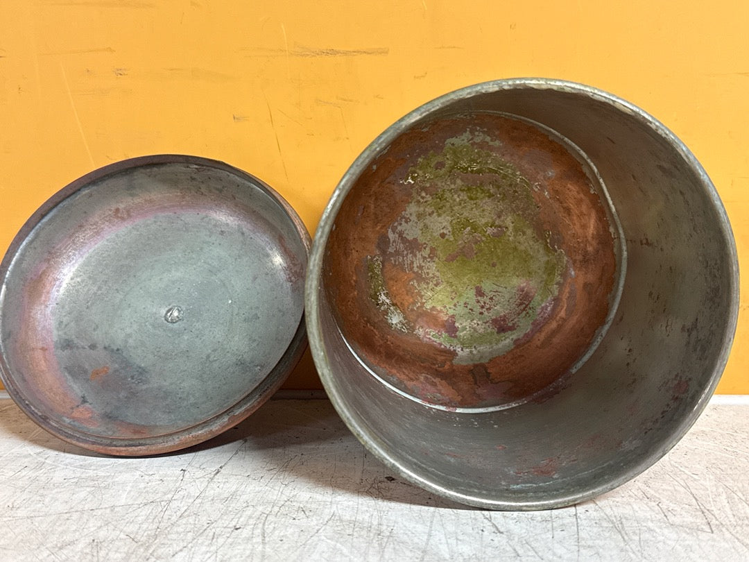 Pot en cuivre – Récipient ancien