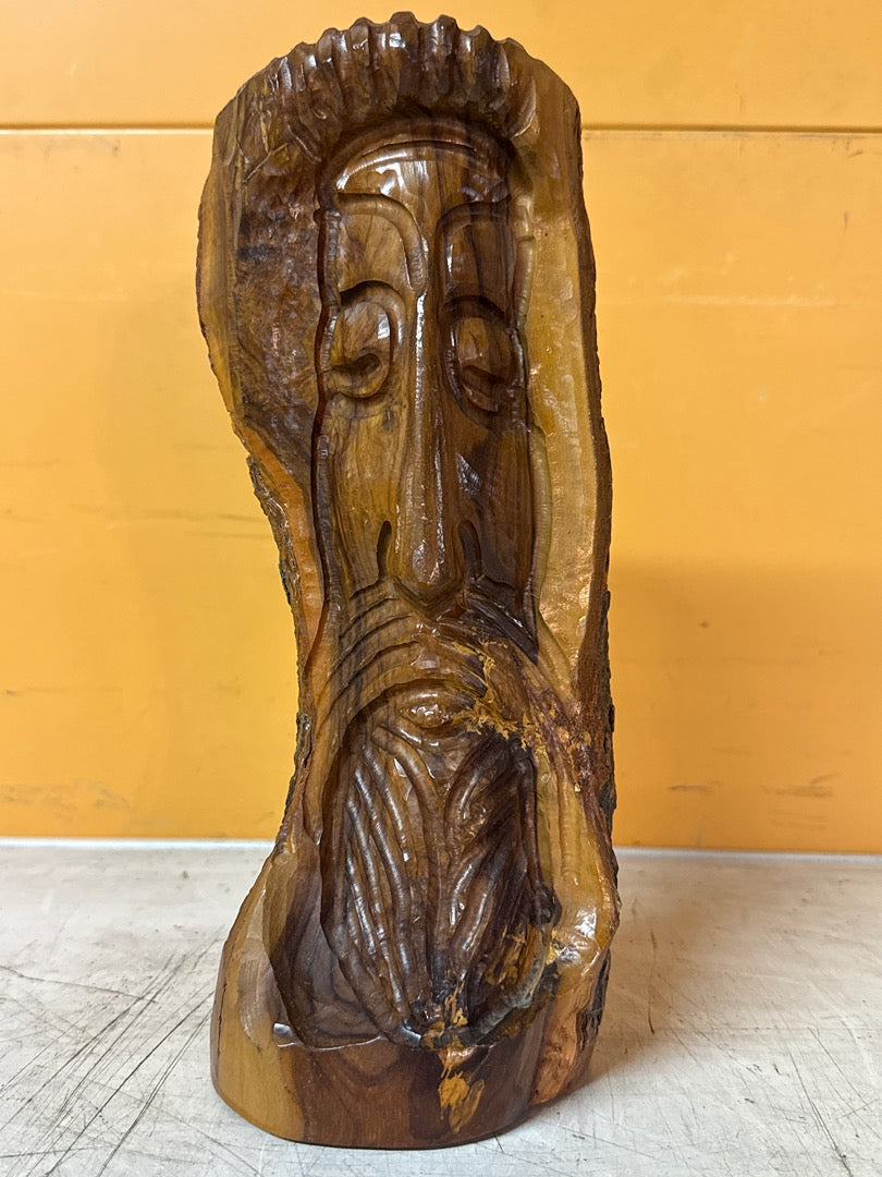 Sculpture bois – Visage sculpté