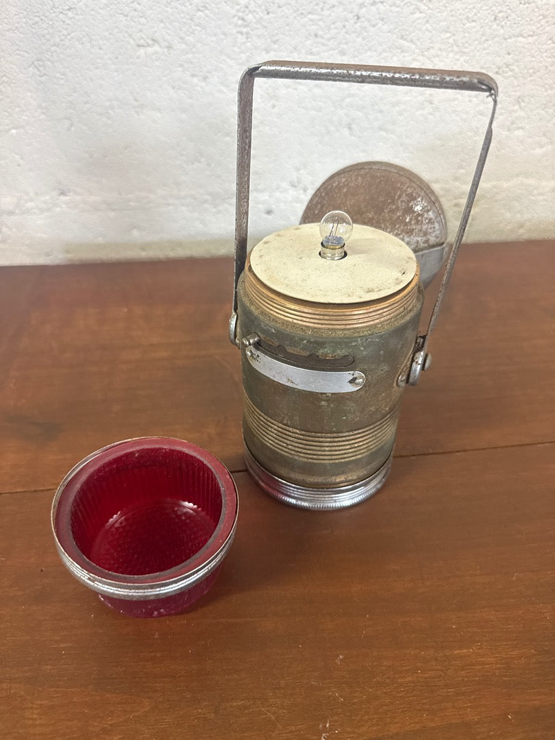 Lampe torche vintage – Métal et Dôme en plastique rouge