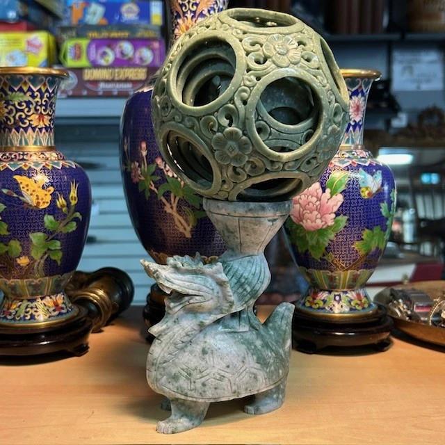 Sculpture Chinoise En Pierre Naturelle Jade Représentant Un dragon Phénix et Une Sphère