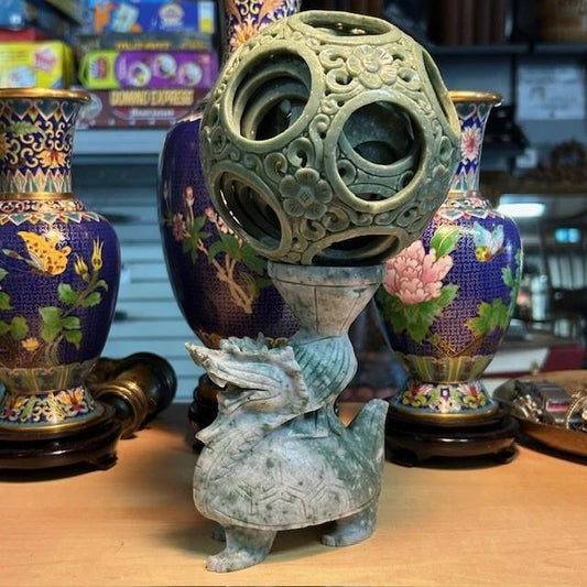 Sculpture Chinoise En Pierre Naturelle Jade Représentant Un dragon Phénix et Une Sphère