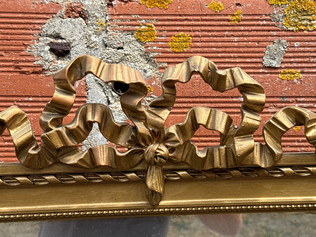 Miroir doré – Style Louis Xvi – Décoration – Fronton nœud