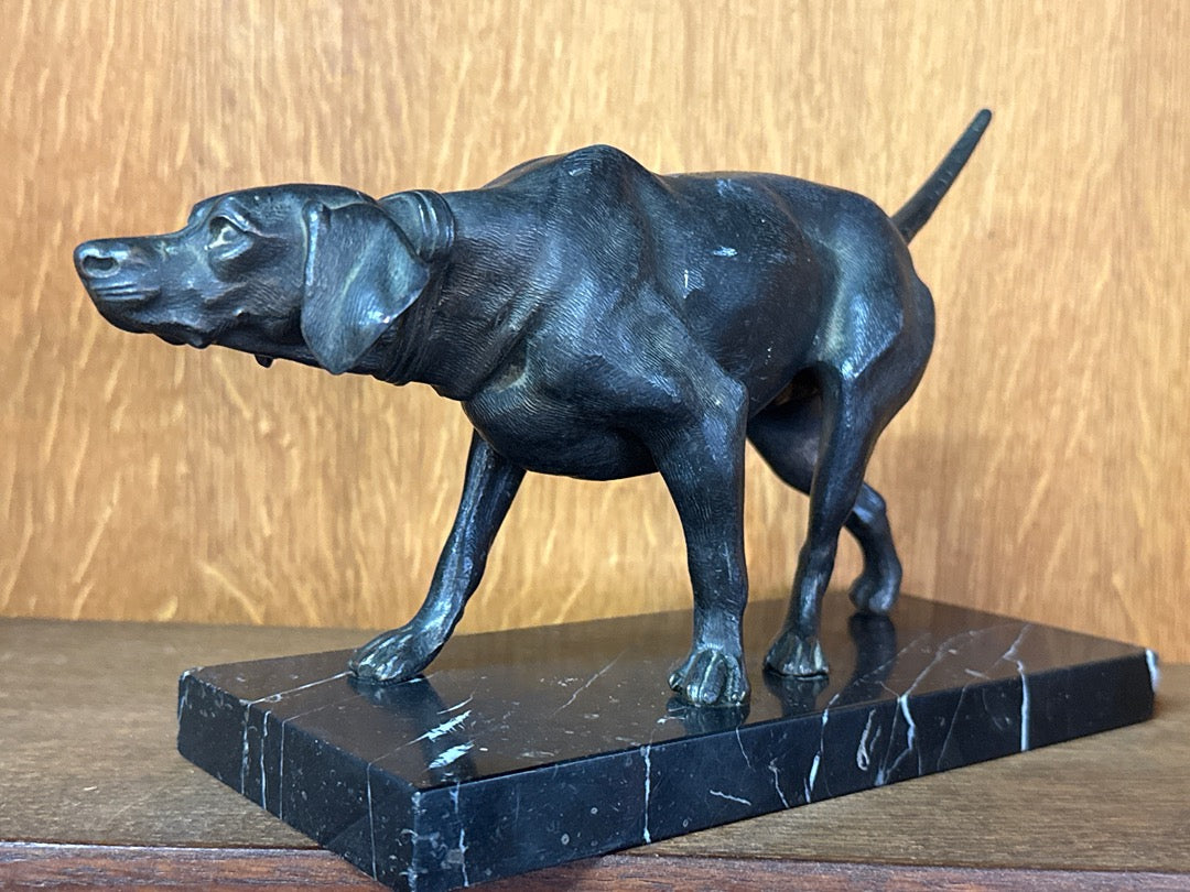 Sculpture – Chien de chasse style Bronze