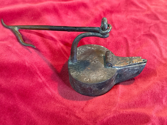 Lampe à graisse – Vintage – Décoration – Métal gravé