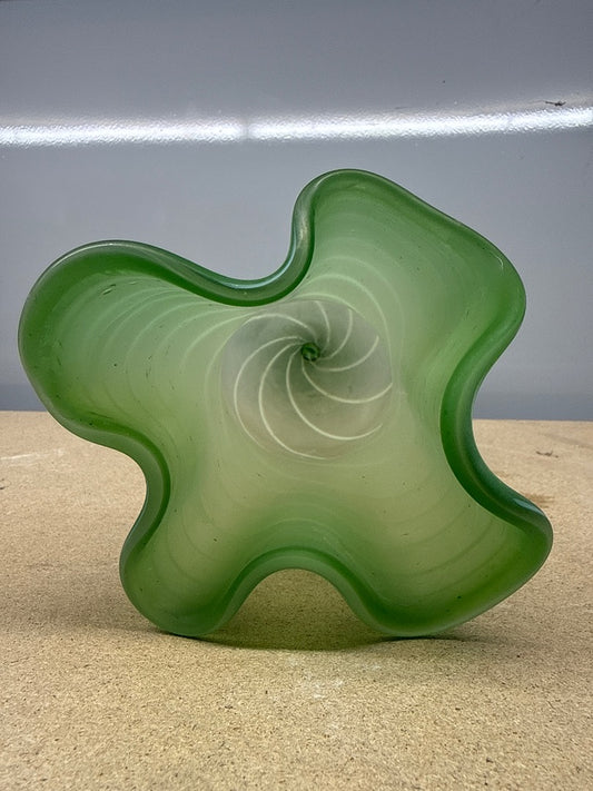 Vase – Vintage – Décoration – En verre vert torsadé