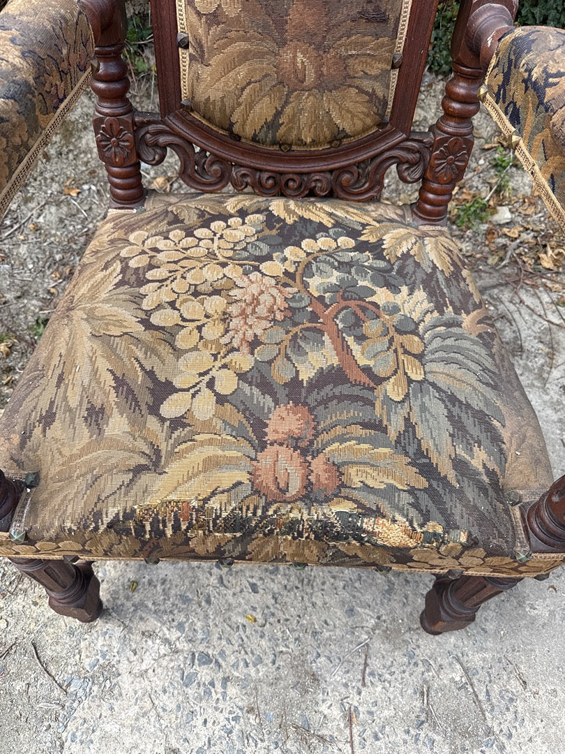 Fauteuil Haute Époque – Mobilier – Bois Sculpté Tapisserie