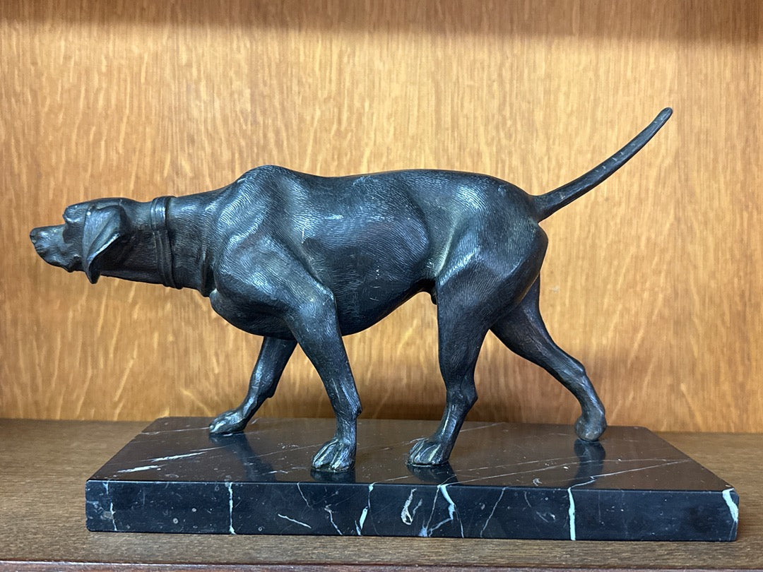 Sculpture – Chien de chasse style Bronze
