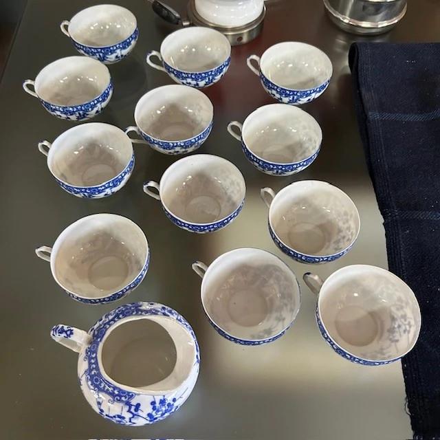 Ancien service a thé japonais en porcelaine ensemble de 13éléments