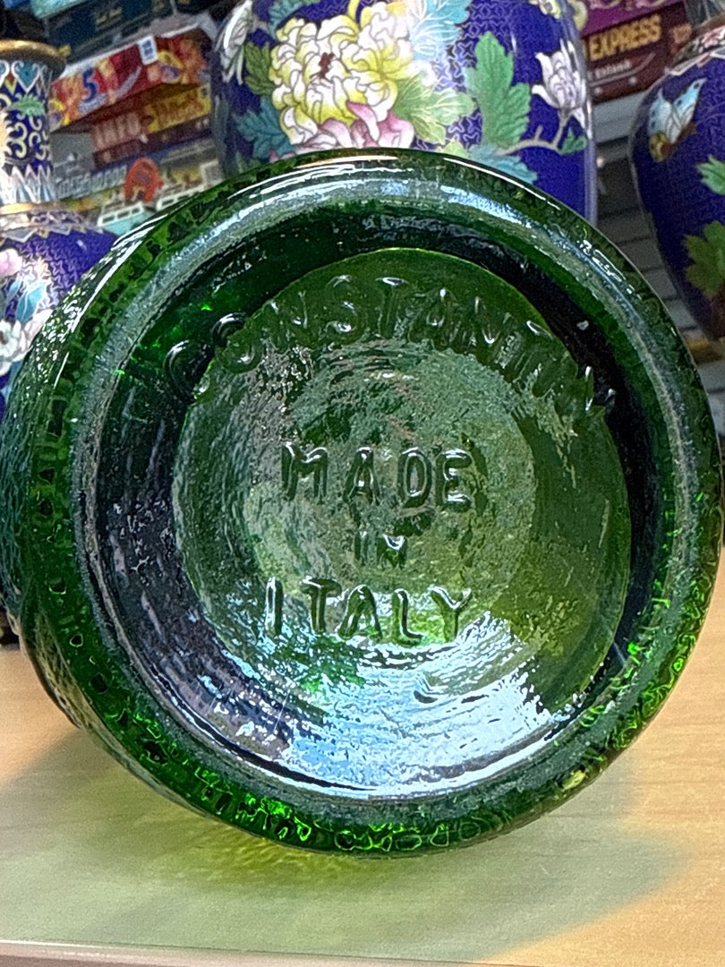Vase en verre vert – Motif floral