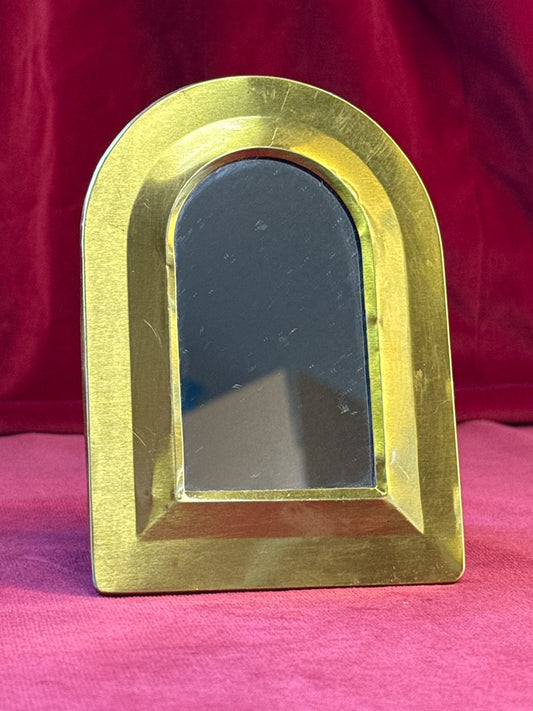 Petit miroir mural en arche, métal doré, 14,5 × 10 cm