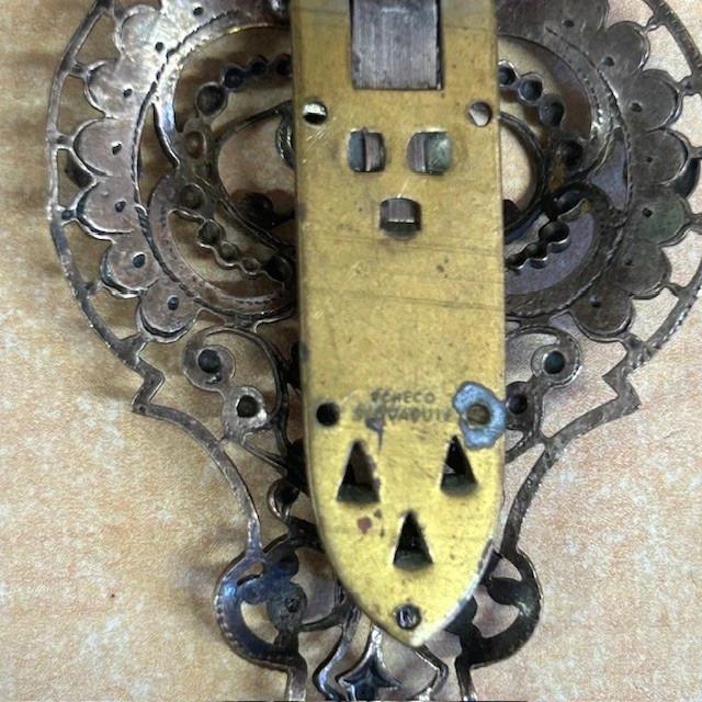 Clip à Robe – Bijoux – Métal Filigrané