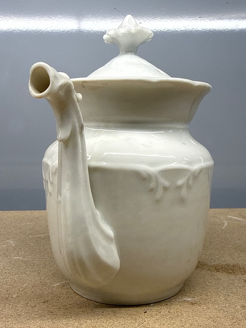 Théière – Vintage – Vaisselle – Porcelaine blanche ancienne
