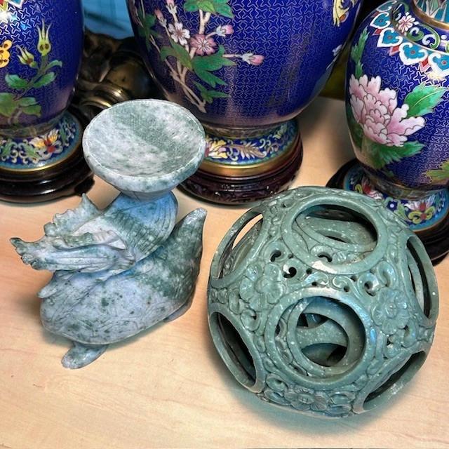 Sculpture Chinoise En Pierre Naturelle Jade Représentant Un dragon Phénix et Une Sphère