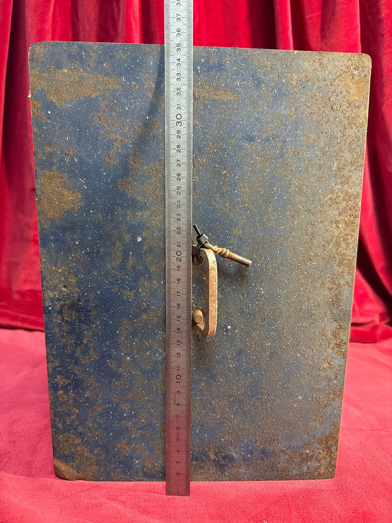 Ancienne boite metallique emaille bleue