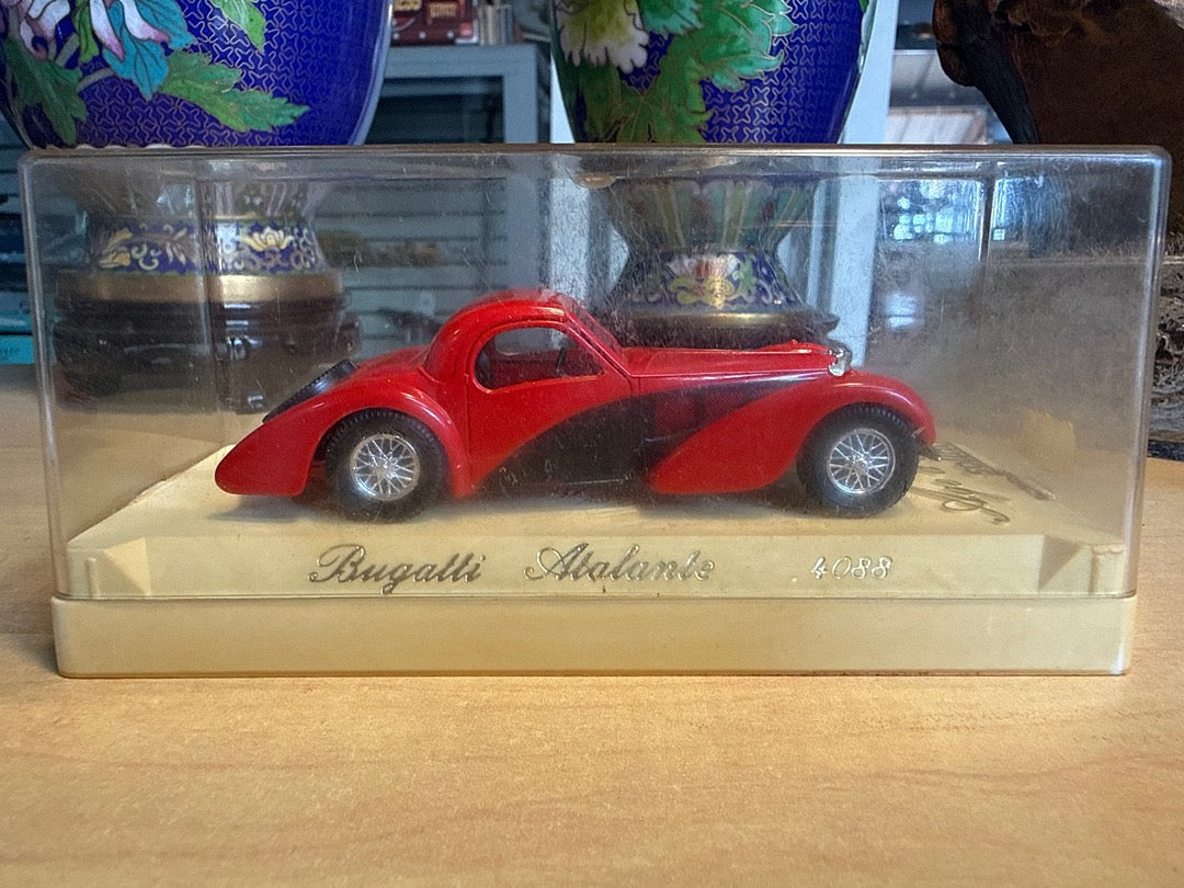 Voiture miniature – Solido Bugatti Atalante – Jouets – Modèle vintage rouge