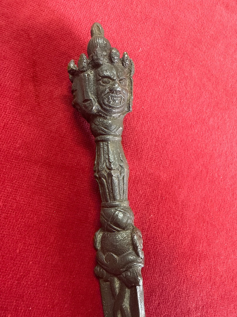 Objet décoratif – Phurba rituel en métal