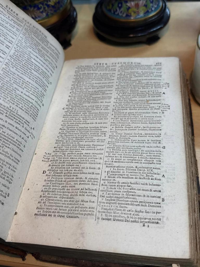 Biblia sacra vulgatae editionis Sixti V Pont Max jussu recognita atque edita Verificulis diftincta