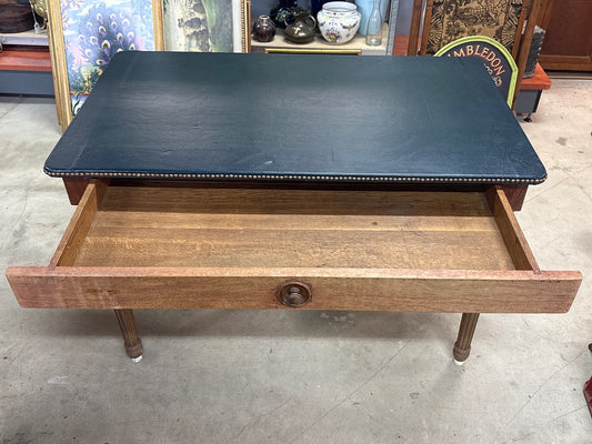 Bureau ancien – En bois et cuir vert