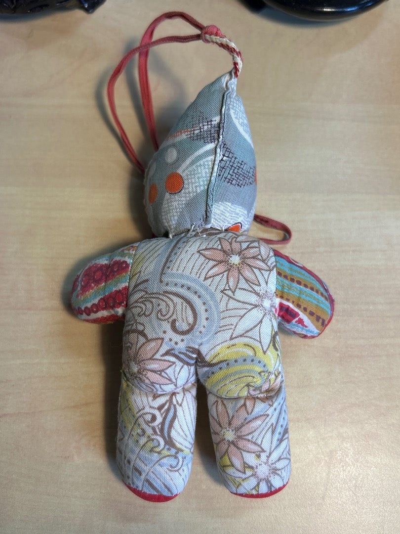 Petite poupée en chiffon Pouet ancienne corps en tissu tête plastique Bella