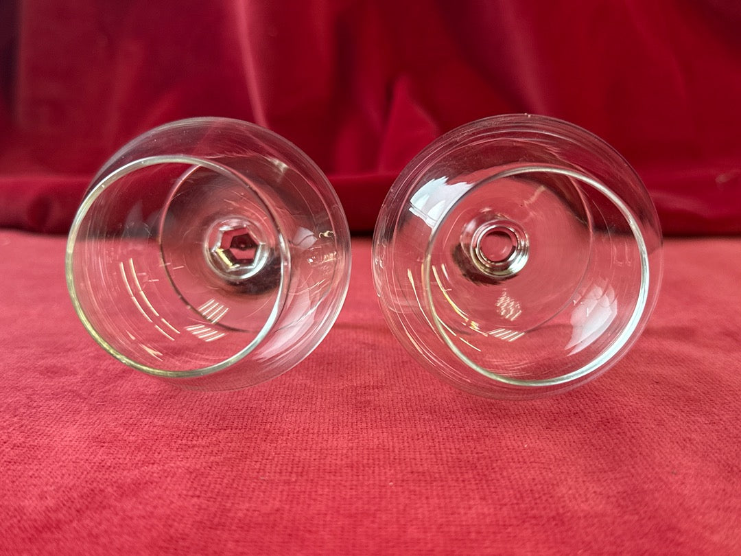 Lot de 2 verres à cognac dépareillés en verre transparent