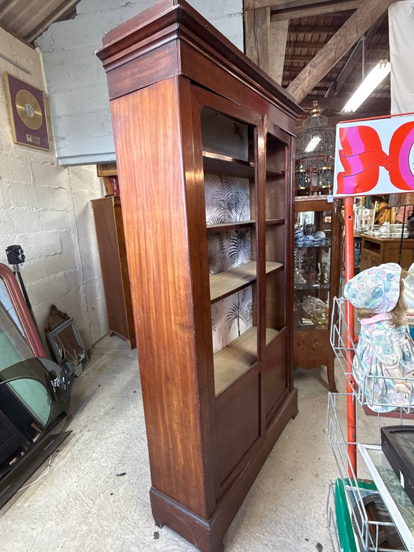 Bibliothèque vitrine ancienne en bois – Style vintage