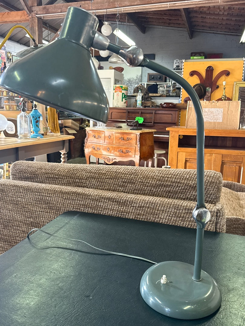 Lampe de bureau vintage – Lampe articulée en métal vert Jumo