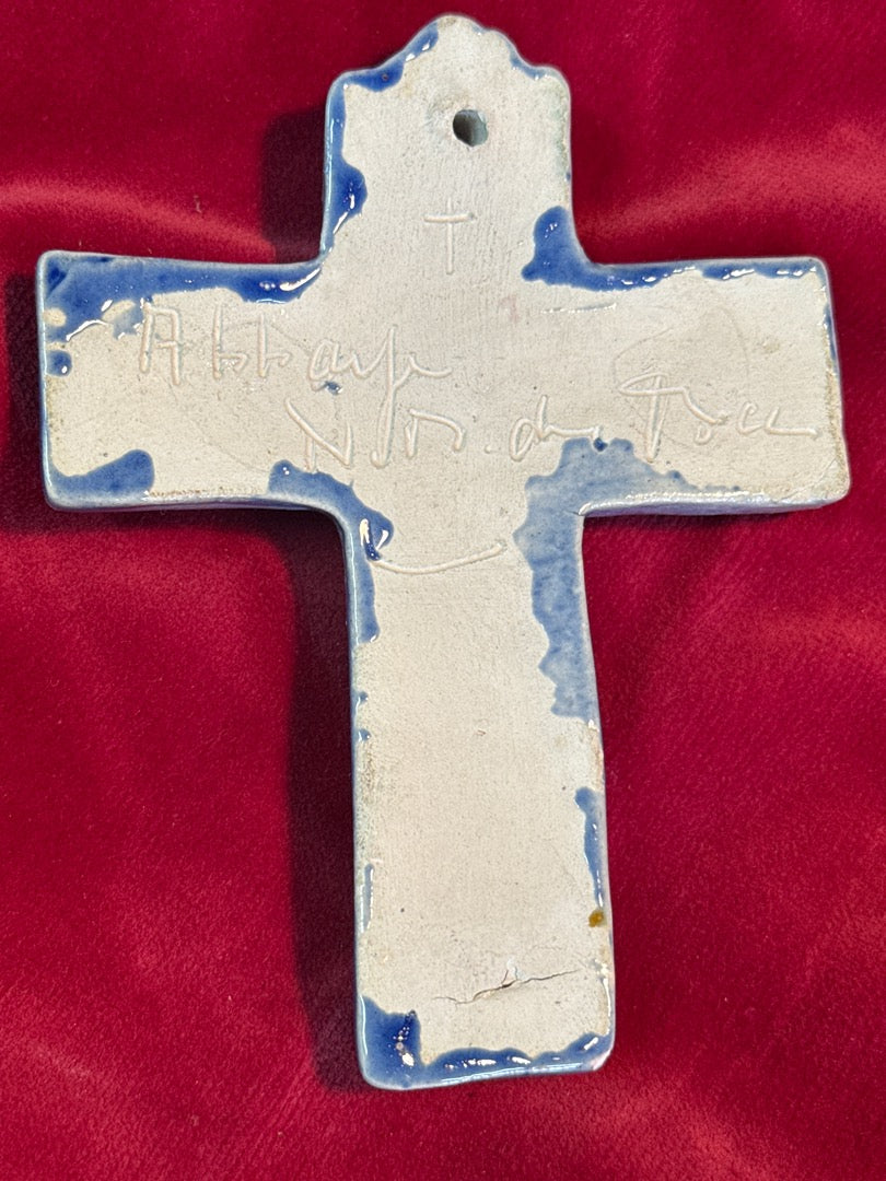 Croix murale – Abbaye du Bec – Décoration – Céramique bleue