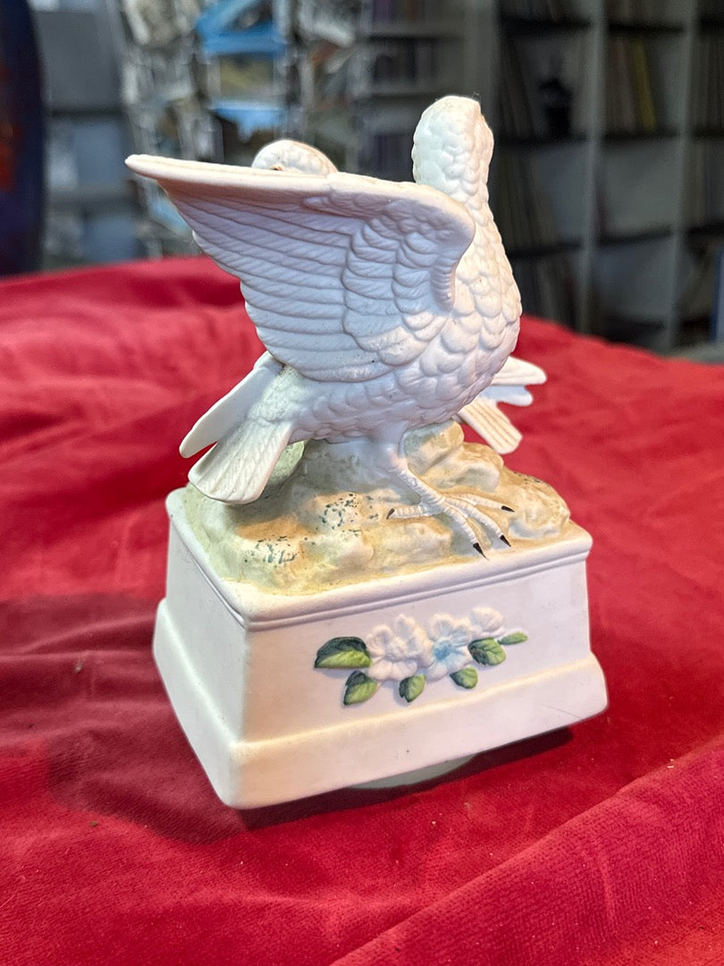 Boîte à musique – Vintage – Bibelot – Colombes en porcelaine