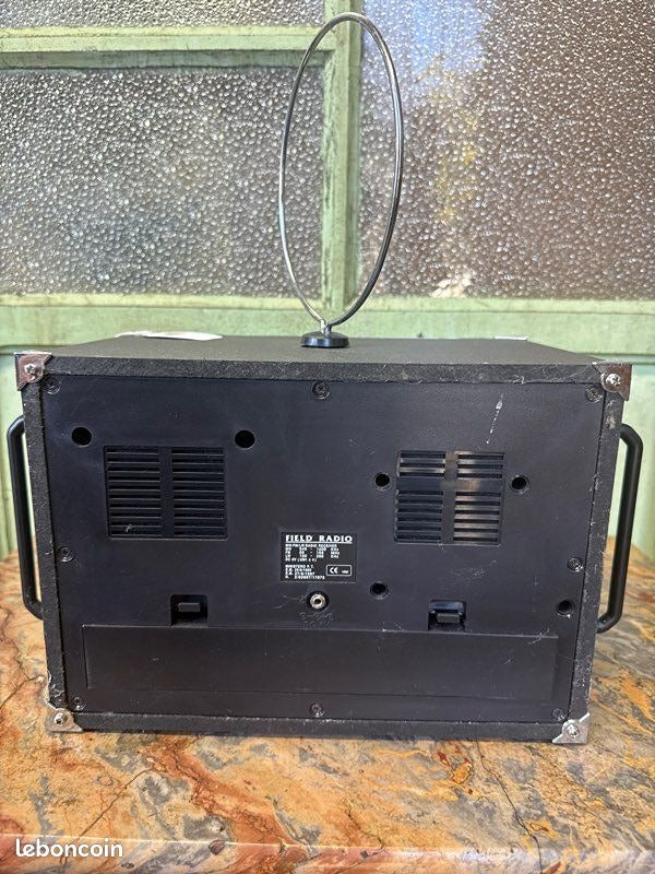 Radio portable Field Radio style industriel argenté