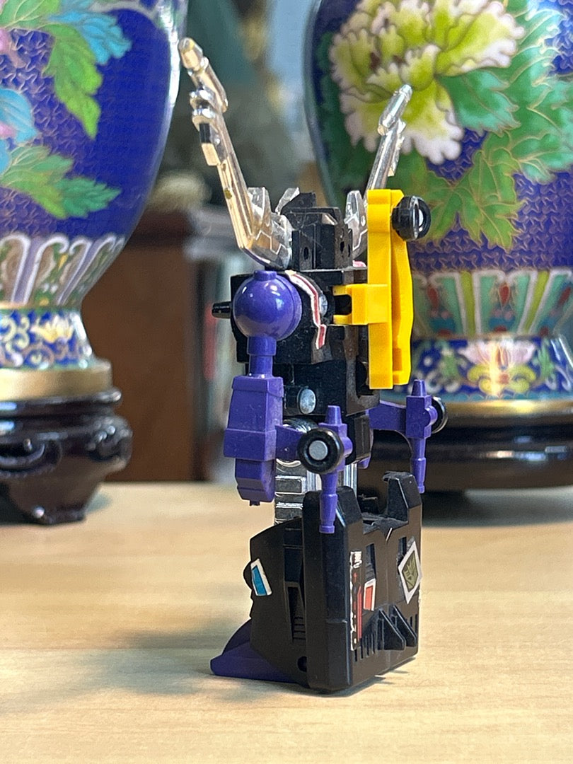 Figurine robot transformable vintage Decepticon Takara Hasbro