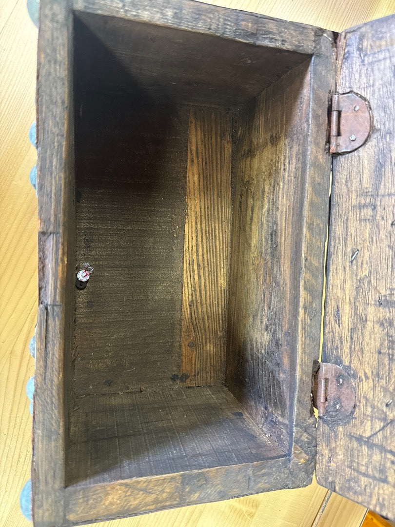 Coffre Fort Touareg Boîte en bois – Vintage – Boîte – Métal clouté rustique