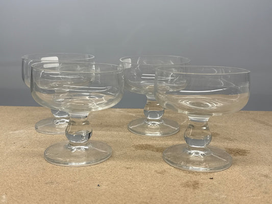 Verres à pied – – Arts de la table – Quatre coupes vintage transparentes