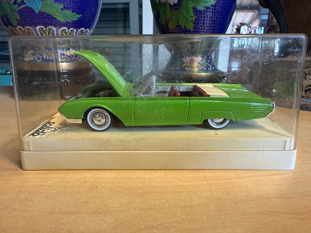 Voiture miniature – Solido Ford T-bird 1961 Cabriolet – Voiture Jouet – Vert sous vitrine