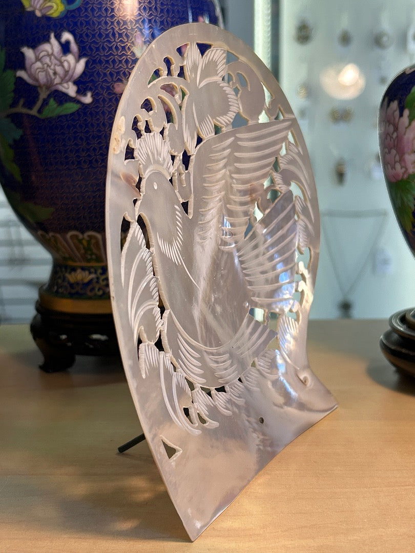 Ornement oiseau nacre sculptée - 15x12cm - Blanc - 150g - Très bon état